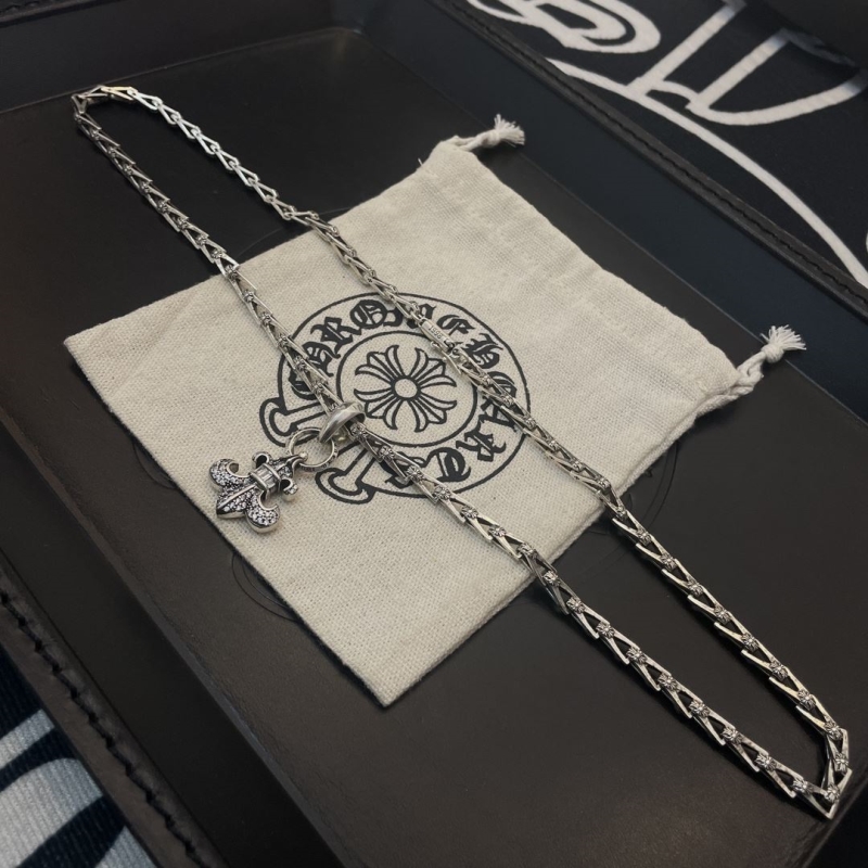 Ch*0me He**ts necklaces